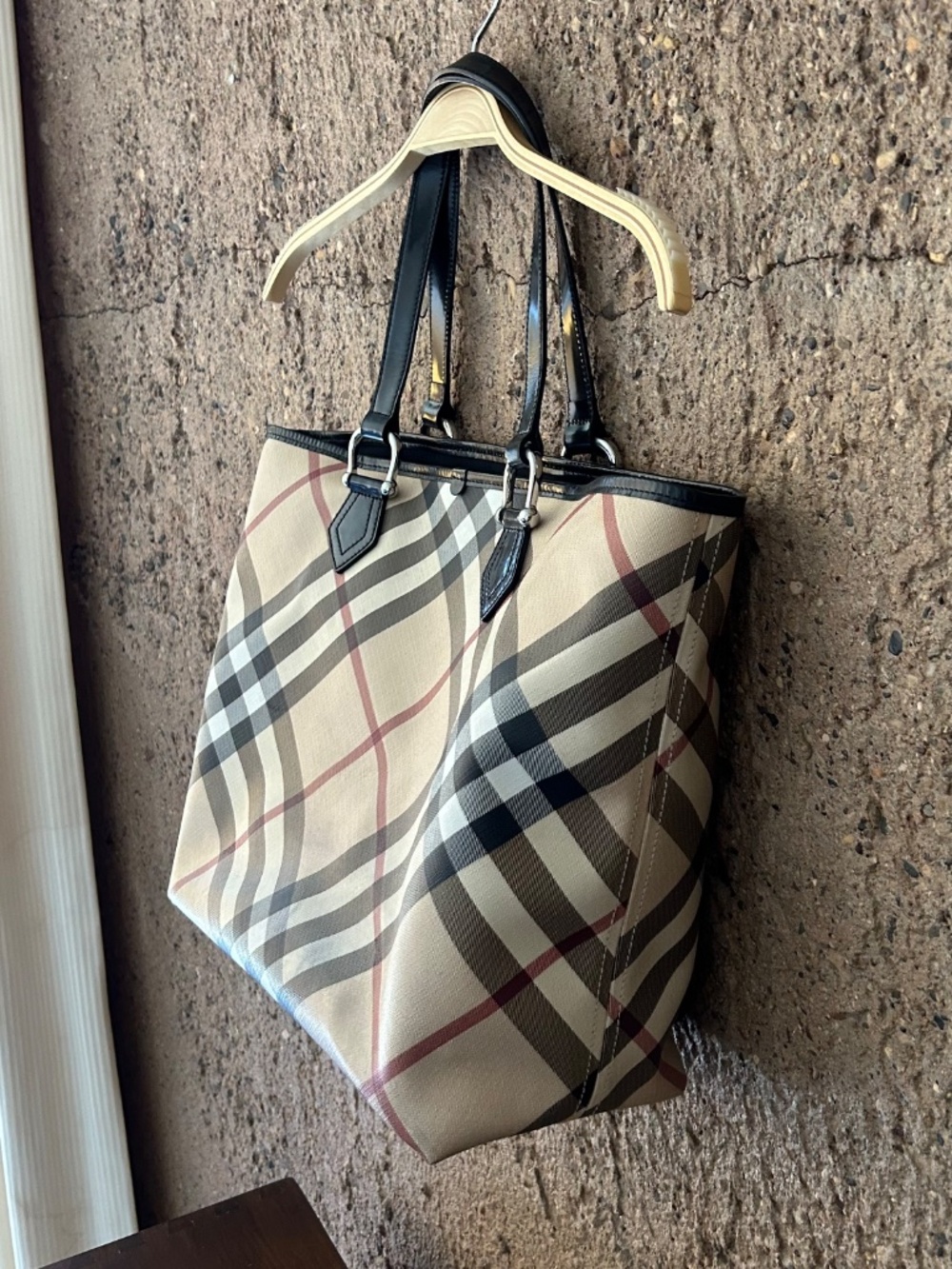 Burberry Classic Nova Check Large Tote Bag | Black Trim - Picture 4 of 16